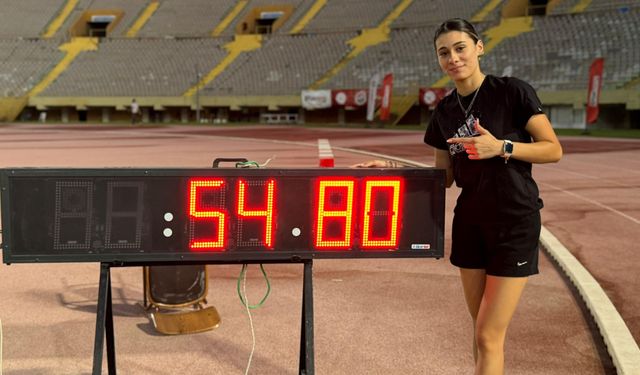 Özel milli sporcu Aysel Önder'den dünya rekoru