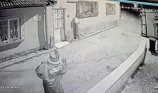 Palyaço kıyafetli 17 yaşındaki şüpheli yakalandı; elinde bıçak değil, bisiklet kornası varmış