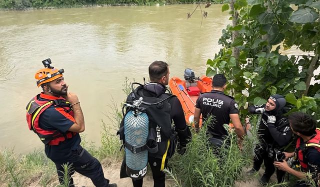 Sakarya Nehri'nde kaybolan Görkem'i arama çalışmaları 2'nci gününde