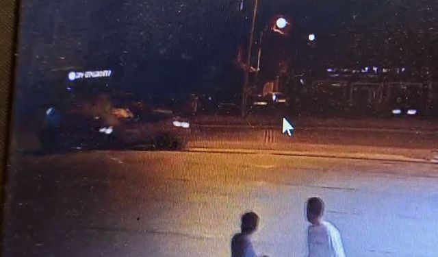 Samsun'da 3 aracın karıştığı kaza kamerada; 3 yaralı