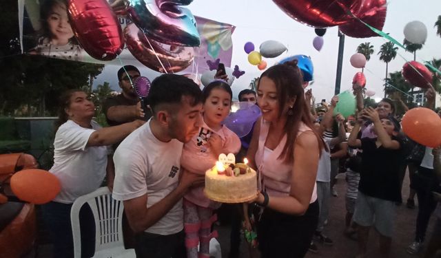Spina bifida hastası Yağmur'un doğum günü için toplanan vatandaşlar balon uçurdu