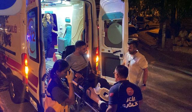 Sürücüsü kaçan otomobil, 4 araca çarptı; 2 yaralı