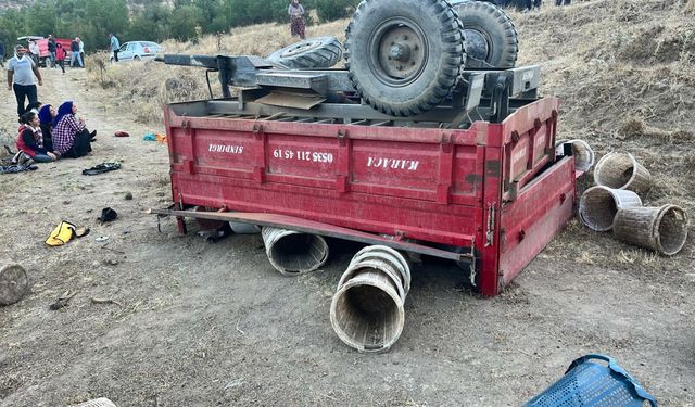 Tarım işçilerini taşıyan traktör, şarampole devrildi: 1 ölü, 4 yaralı