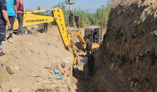 Tarlaya su hattı için kazı yaparken göçük altında kalıp, öldü