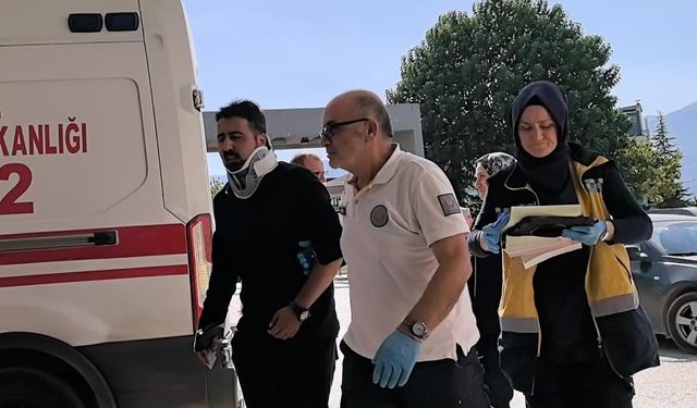 TIR ile 4 otomobilin karıştığı kazada 7 kişi yaralandı