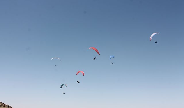 Yamaç Paraşütü Dünya Kupası Aksaray'da başladı