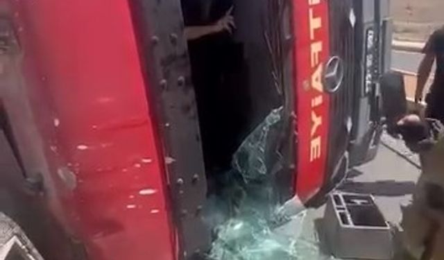 Yangına giden itfaiye aracı devrildi: 5 yaralı