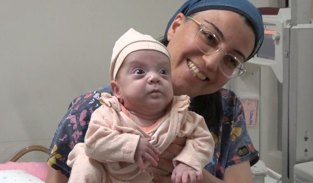 780 gram dünyaya gelen Elfin Maral bebeği, 3 kilo 490 gram olarak annesinin kucağına verdiler