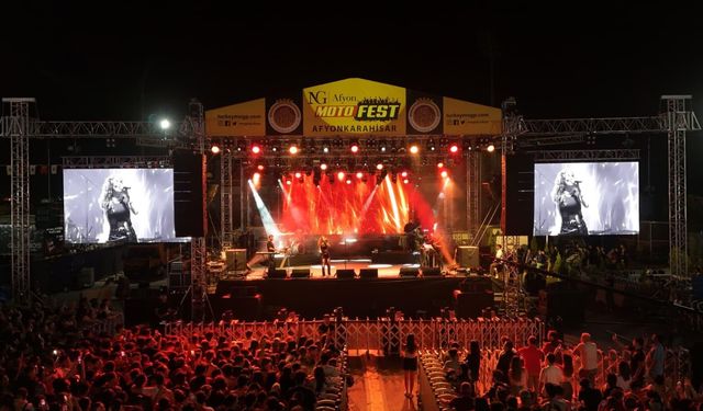 Afyon Motofest'in ikinci gününde ünlüler geçidi