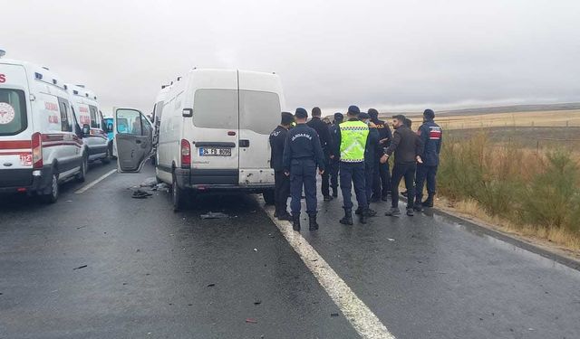 Aksaray'da otoyolda kaza: 2 asker şehit, 1 sivil öldü, 3 yaralı / Ek fotoğraflar