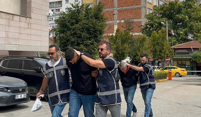 Ambulansı takip edip, sağlık çalışanlarına saldıran baba- oğul tutuklandı
