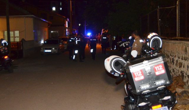 Annesi, kardeşi ve komşusunu tabancayla vurup, intihara kalkıştı