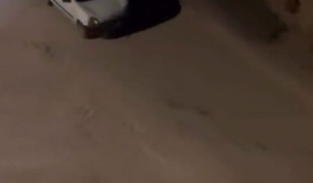 Araçtan atılan havai fişek yangına neden oldu; o anlar kamerada