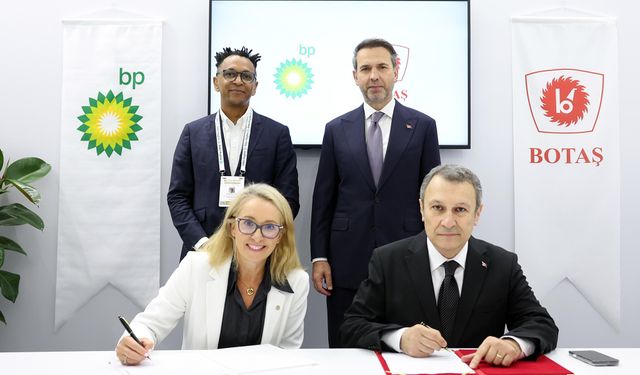 Bakan Bayraktar: 4,8 milyar metreküplük LNG alım anlaşması imzaladık