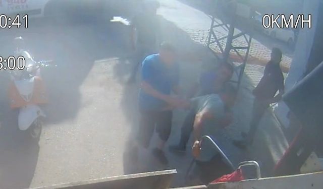 Balkondan sokağa çöp atıp, tepki gösteren temizlik işçisini darbettiler (2)