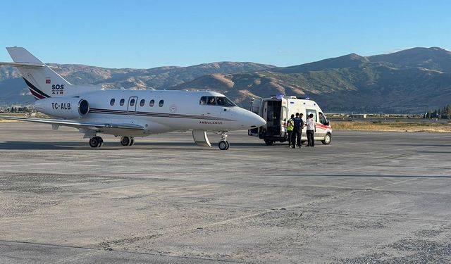 Bitlis'teki 89 yaşındaki hasta, ambulans uçakla Ankara'ya sevk edildi