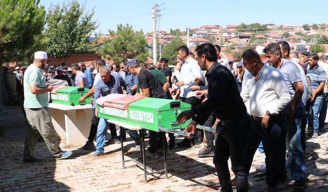 Boşanma kararının çıktığı gün eşi tarafından öldürülen Kübra ve annesi yan yana defnedildi