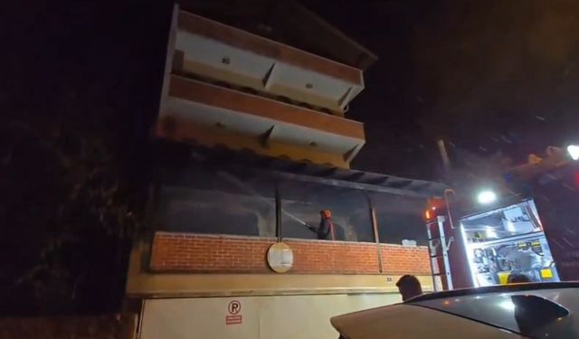 Bursa'da, 3 katlı binada yangın