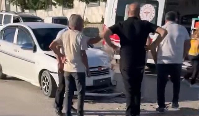 Bursa'da iki otomobil kafa kafaya çarpıştı: 4 yaralı