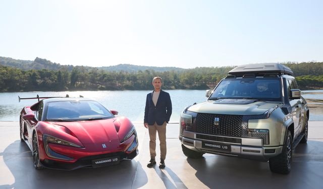 BYD Türkiye'den yüzen, kendi etrafında dönen ve zıplayabilen araçlarıyla teknoloji şovu