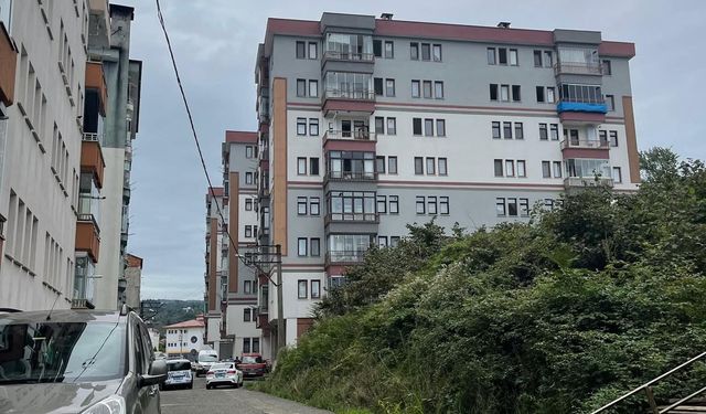 Çamaşır asarken 5'inci kattan düşüp öldü