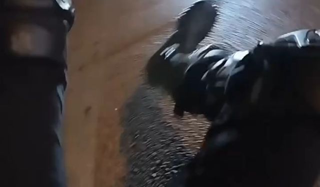 Cipe çarpan motosikletin sürücüsü yaralandı; kaza kask kamerasında