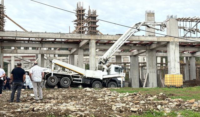 Devrilen beton pompasının bomunun çarptığı işçi öldü