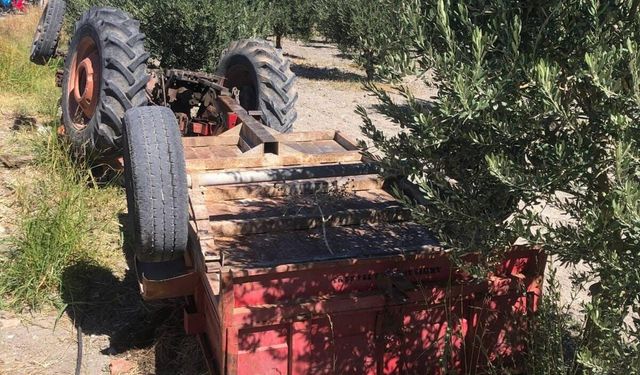 Devrilen traktörün sürücüsü öldü