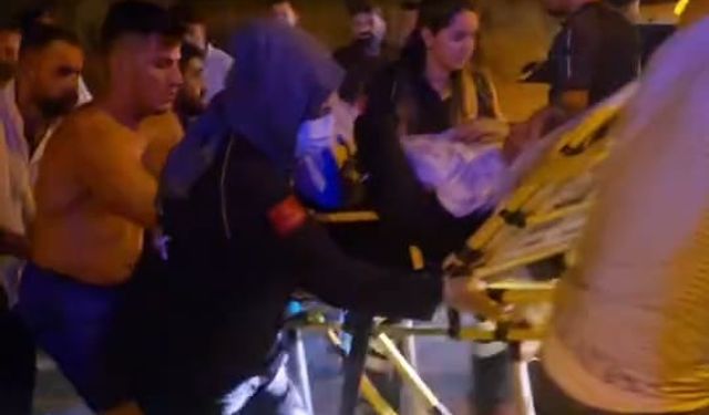 Diyarbakır'da otomobil kaldırıma çarpıp yandı: 1'i ağır, 3 yaralı