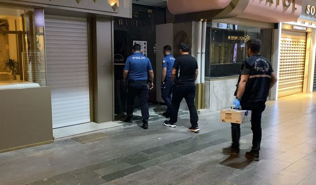 Engelli seyyar satıcının tezgahında unuttuğu parası çalındı