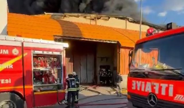 Erzurum'da terlik fabrikasının hammadde deposunda yangın (2)- Yeniden