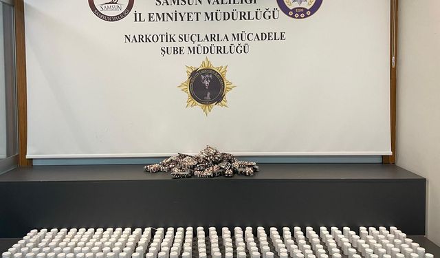 Evinin çatısında, çuvallarda uyuşturucu hap ele geçirilen şüpheliye gözaltı
