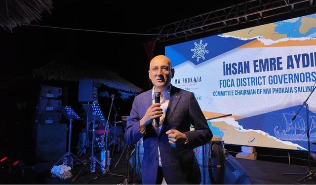 Foça'daki yelken şenliğinde iki yakadan yelkenciler Ege'de dostluk mesajı verdi