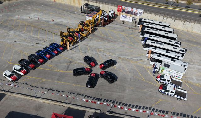 Gebze Belediyesi filosuna katılan 33 adet yeni araç, törenle hizmete başladı