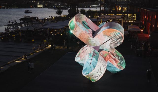 Güvenç Özel'in ‘Neuroflux'ı Contemporary Istanbul'da sanatseverlerle buluştu