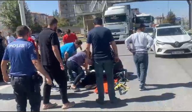 Hafif ticari araç, anne ve 2 çocuğuna çarptı; o anlar kamerada