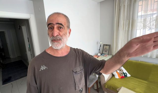 İstanbul- Avcılar'daki binanın yıkımı sırasında yandaki evin bahçesine molozlar düştü