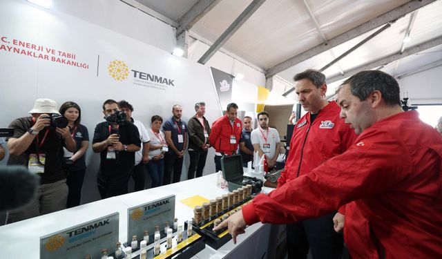 İstanbul - Bakan Bayraktar TEKNOFEST'te gençlerle buluştu: Geleceğimiz için ümitsiniz