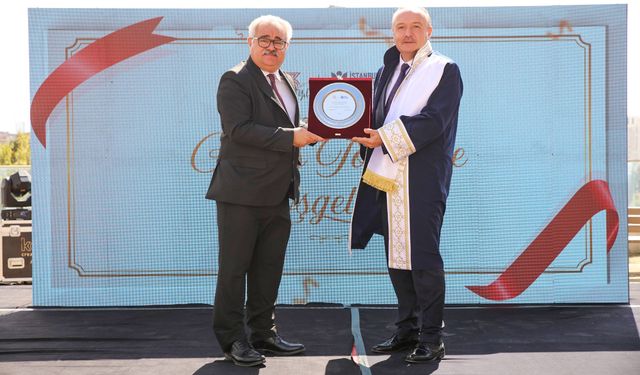 İstanbul Esenyurt Üniversitesi 2025-2026 akademik yılı törenle açıldı