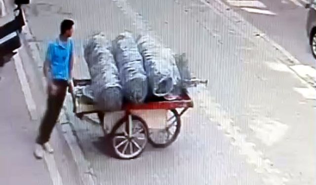 İstanbul- Esenyurt'ta el arabalı hırsızlık kamerada