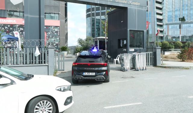 İstanbul - Gürsel Tekin CHP'nin Sarıyer'deki eski İl Başkanlığı binasında