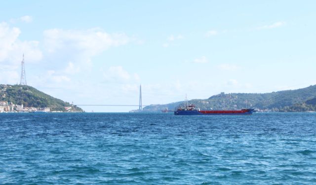 İstanbul - İstanbul Boğazı'nda kaza yapan ‘Artvin' isimli gemi Büyükdere açıklarına çekildi