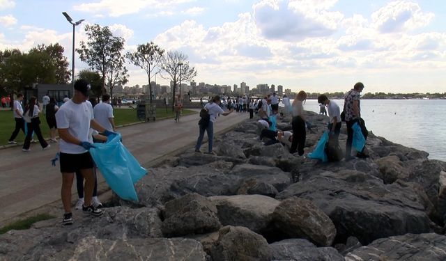 İstanbul- Kadıköy'de 400 gönüllü 330 kilogram atık topladı
