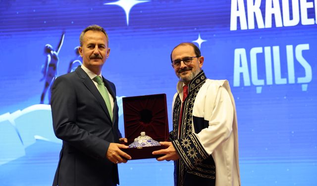 İstanbul - YTÜ'de yeni akademik yıl Haluk Görgün'ün ilk dersiyle başladı