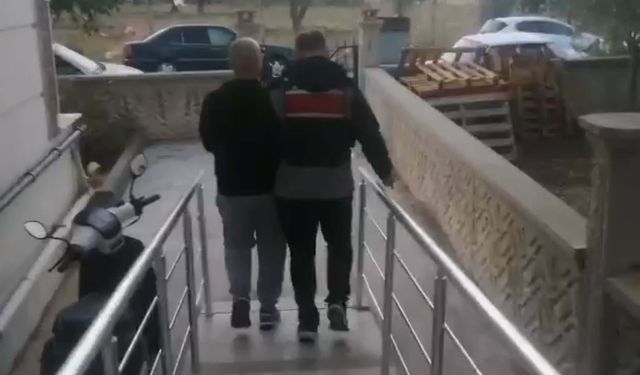 İzmir merkezli FETÖ operasyonu: 35 gözaltı
