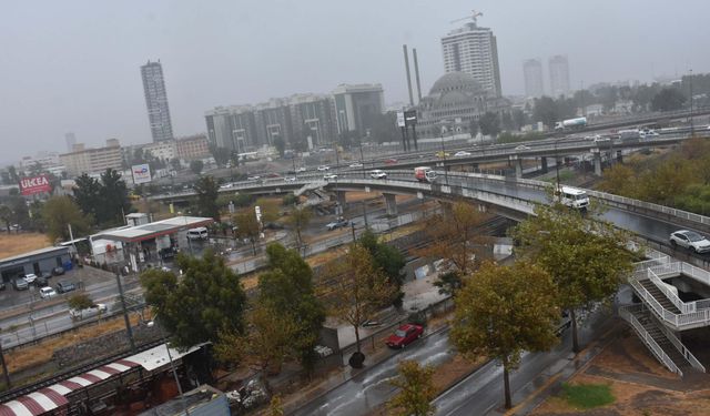 İzmir'de sağanak etkili oldu