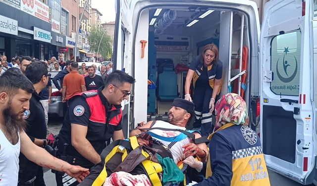 Kasabın vurduğu güzellik merkezi sahibi, kıyafetini parçalayıp yarasına tampon yaptı