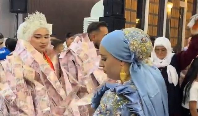 Kızıltepe'de düğünde damada 200 TL'lik banknotlarla hazırlanmış yelek giydirildi