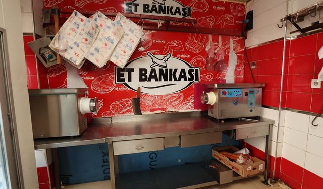 Kurulan düzenekle bozuk etlerin kıymaya karıştırılıp satıldığı iş yeri kapatıldı
