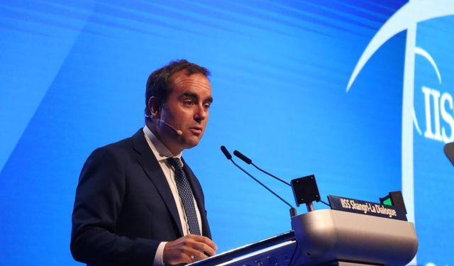 Macron, Savunma Bakanı Lecornu'yu yeni başbakan olarak atadı